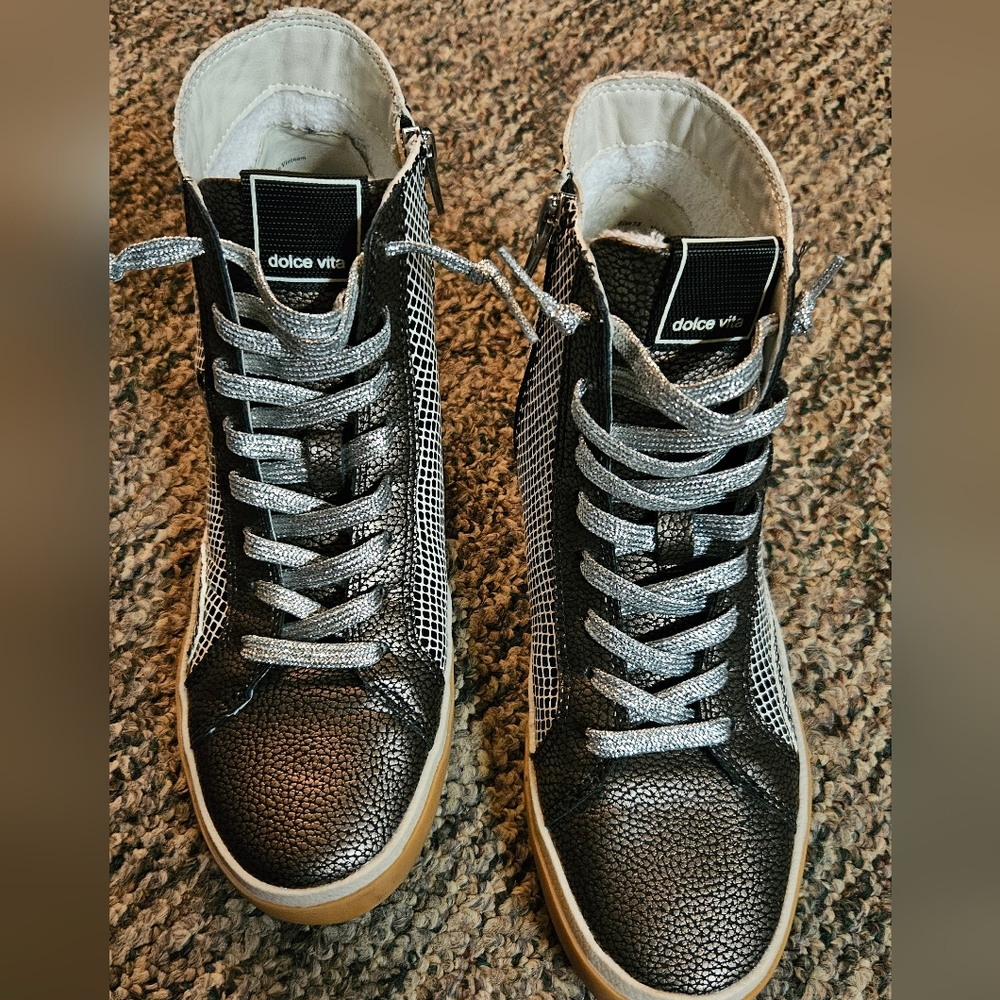 DOLCE VITA  ZAHORA Women’s Sneakers Silver Leather High Top Womens Size 7.5